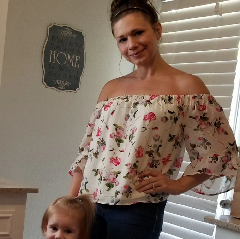 2 for 12$👈Express Off Shoulder Floral Flutter Top